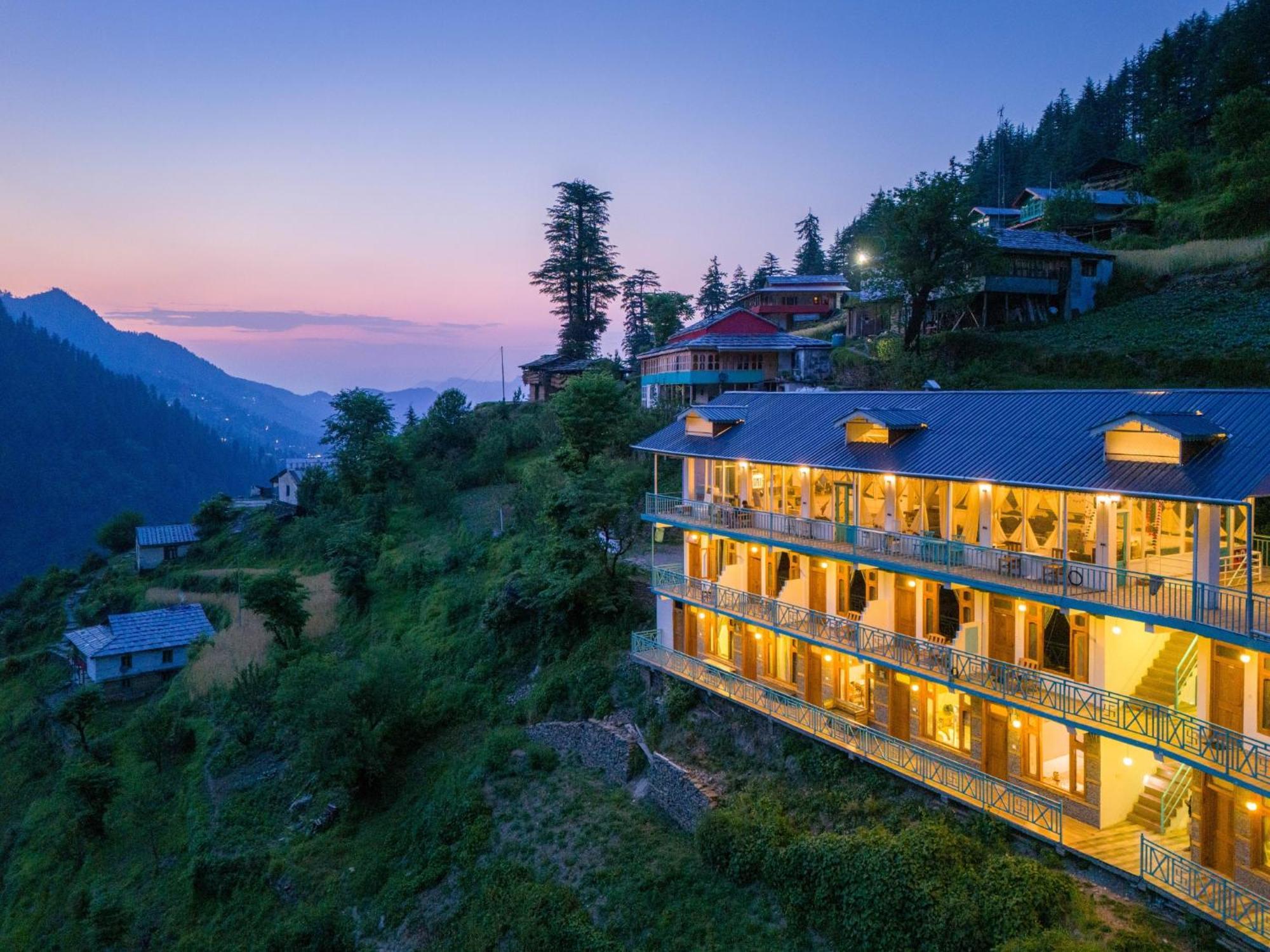 Moustache Shoja, Jibhi Hostel Exterior photo